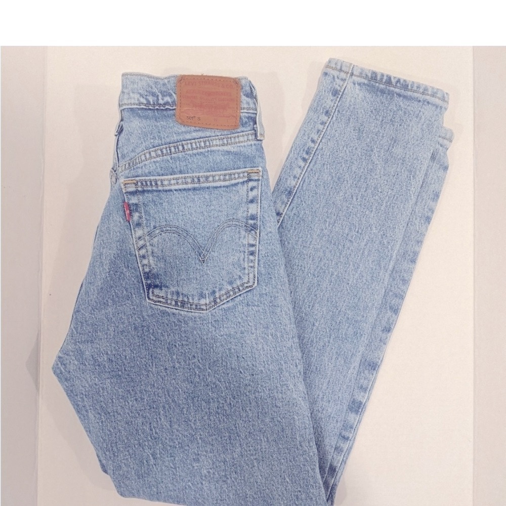 Aritzia Levi's 501 Skinny Jeans